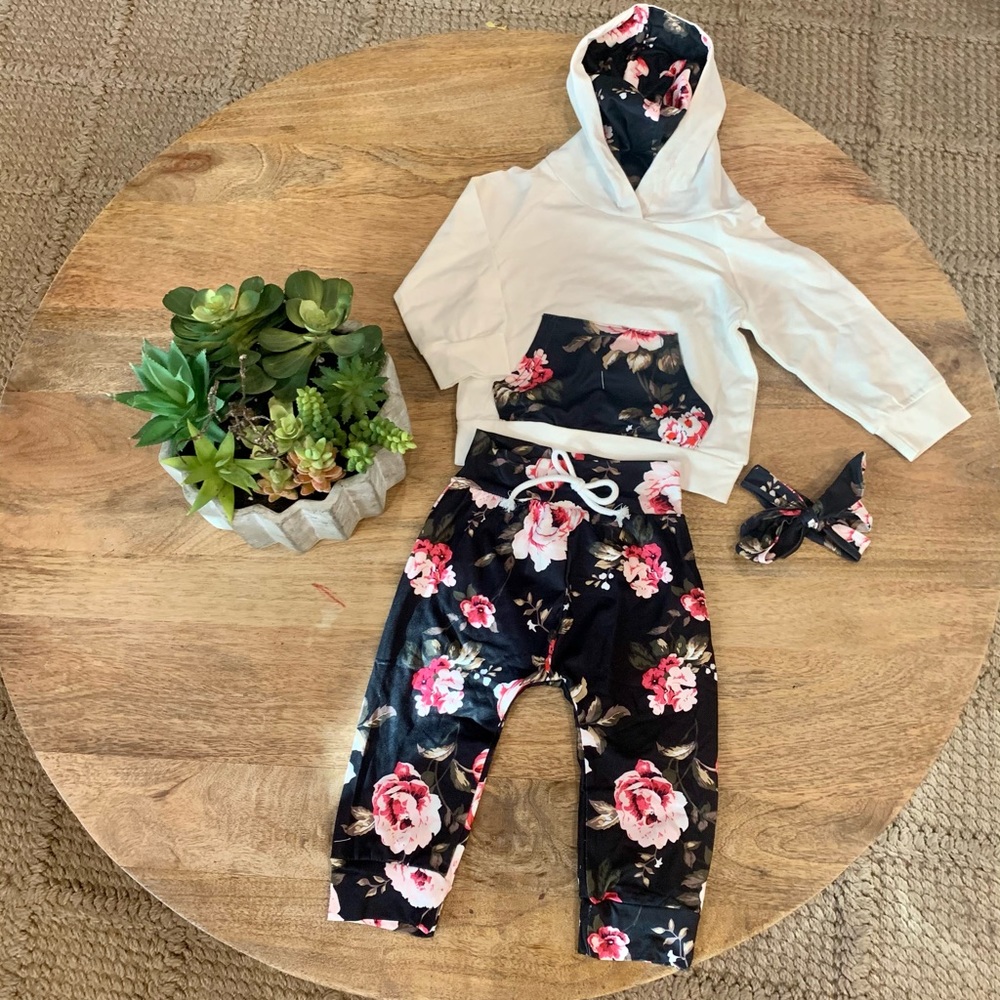 🌻PRICE DROP!🌻 FLORAL Track Suit! 💐⚽️💕